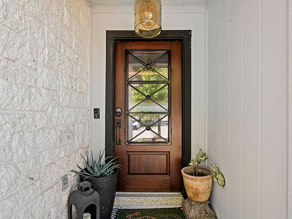 3rd image of 120 Amber Ln