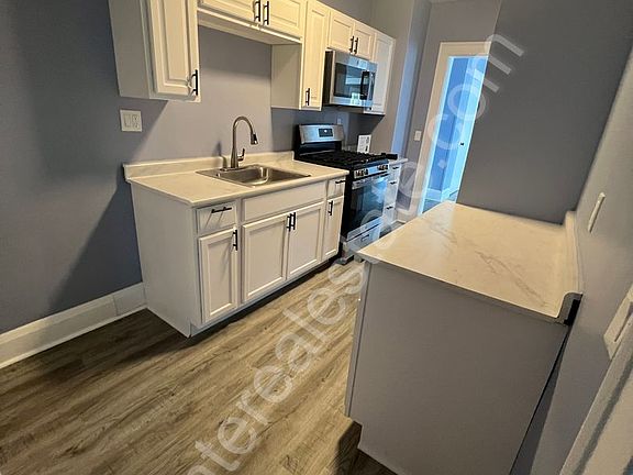 5th image of 3817 Lockwood Ave #3815