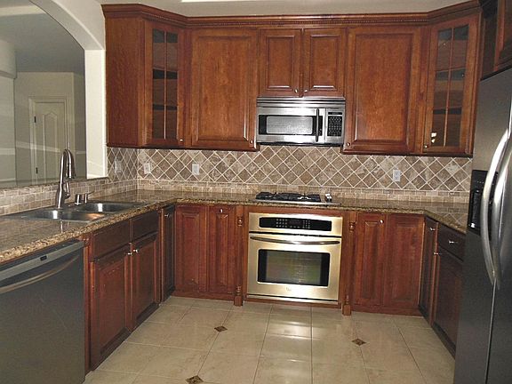Kitchen (stainless steel appliances)