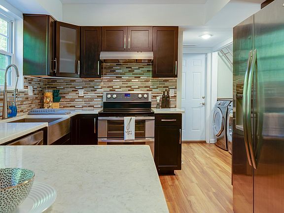 5th image of 8733 Mornington Dr