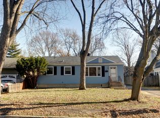 1113 S Gables Blvd, Wheaton, IL 60189