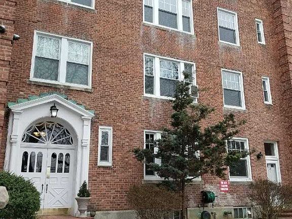 2nd image of 14 Mulford Pl APT 1D