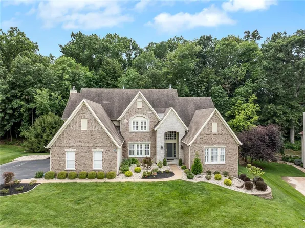 12433 Grandview Lake Dr, Saint Louis, MO 63127