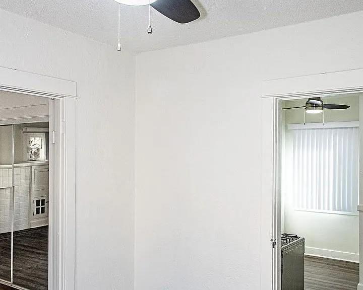 1109 N Lake Ave — Photo 9