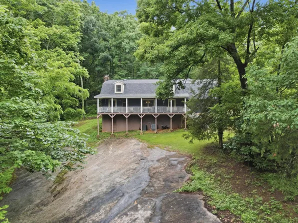 211 Narrow Way, Travelers Rest, SC 29690