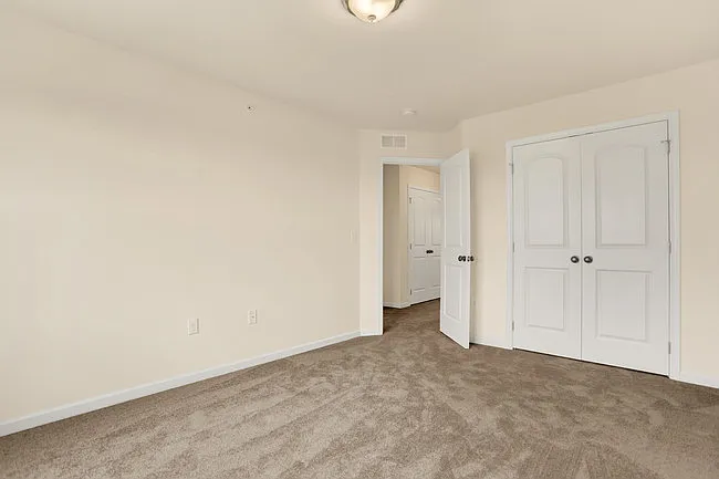81 Simon Ct — Photo 26