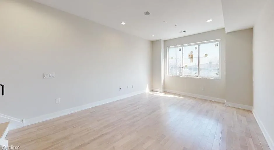 2 bed, 1176 sqft, $2,250 — Photo 4