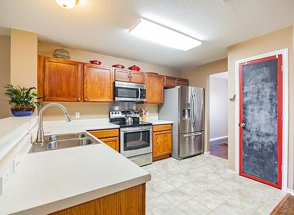 3rd image of 124 Wegstrom St