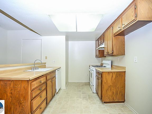 5th image of 9142 Pepper Ave APT B