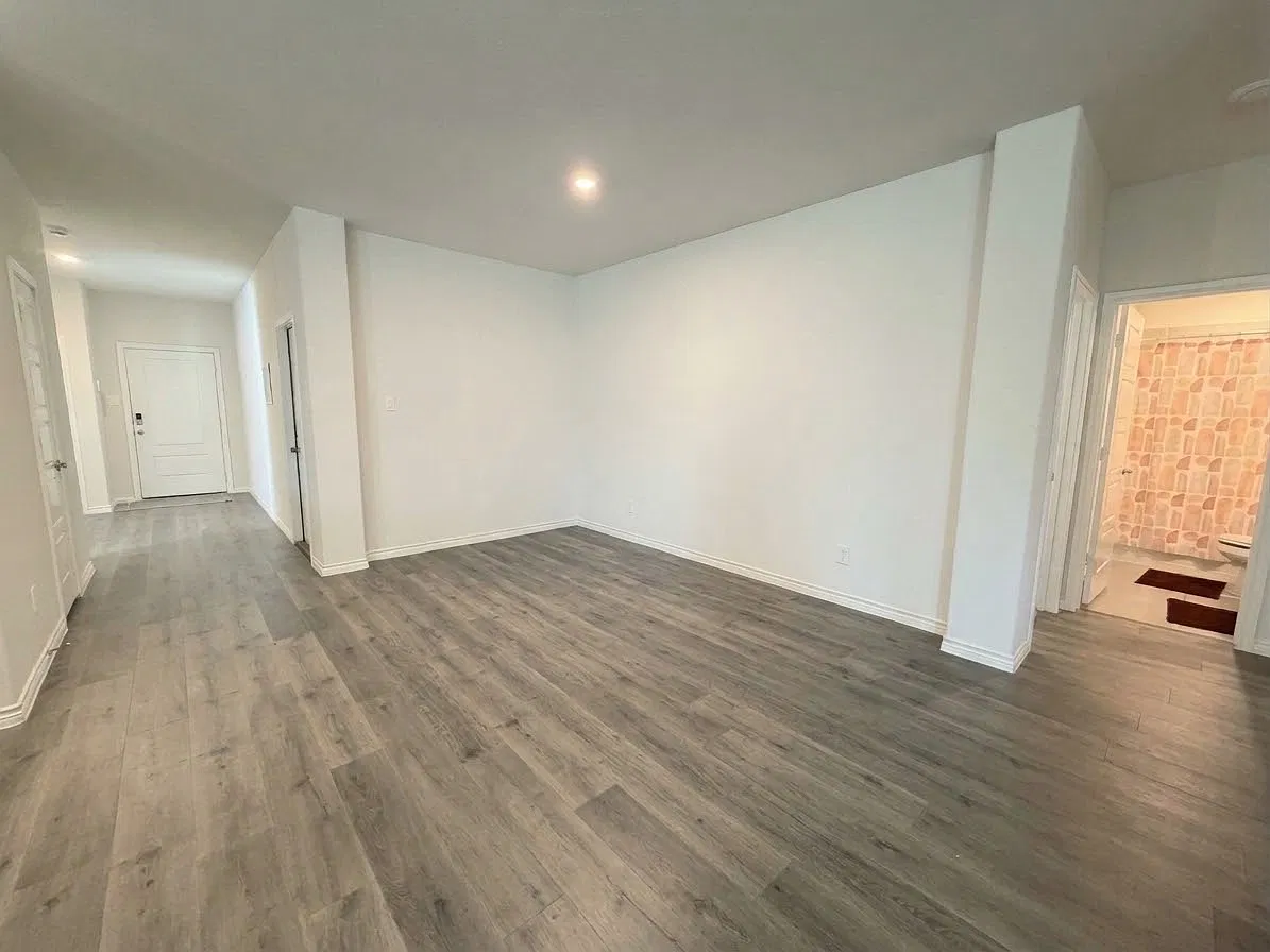 4 bed, 2080 sqft, $2,400 — Photo 4