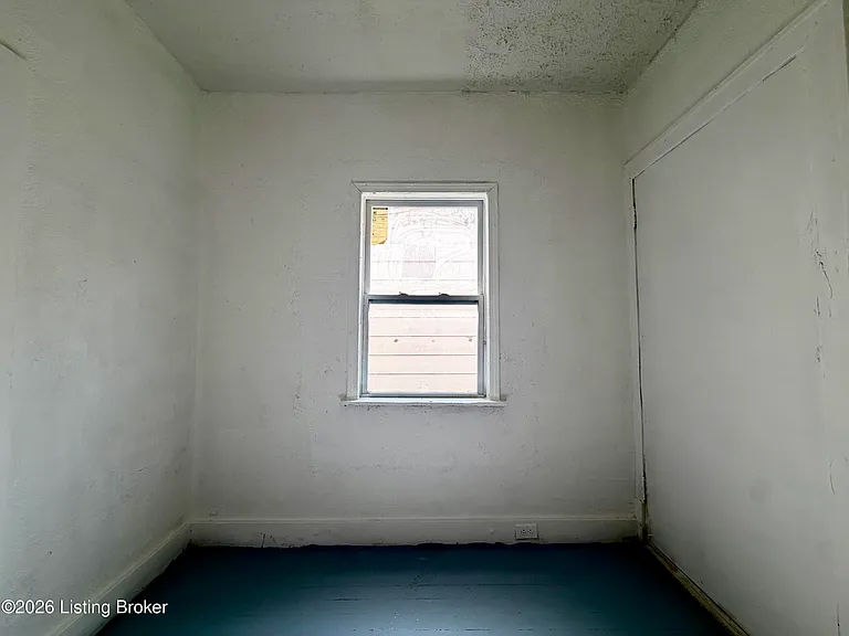2123 Dumesnil St — Photo 6