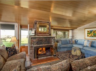 2 Cedar Ln, Pacific Beach, WA 98571