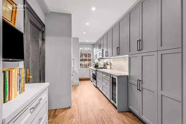 Sold by Sotheby's International Realty | media 16