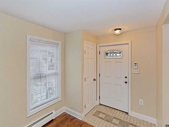 4th image of 34 Edenburg Ave