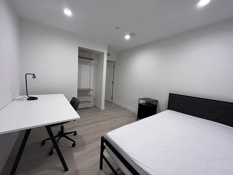1224 W 37th Pl — Photo 121
