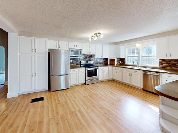 5th image of 311 Center Ave S