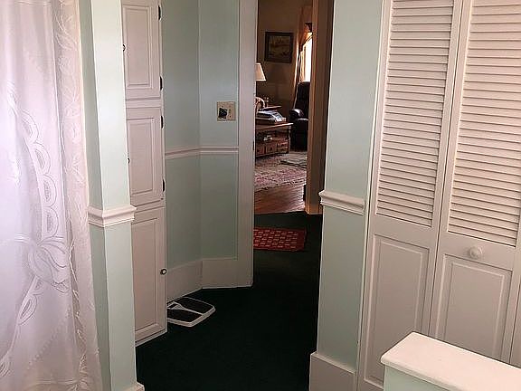 5th image of 326 E Cross St