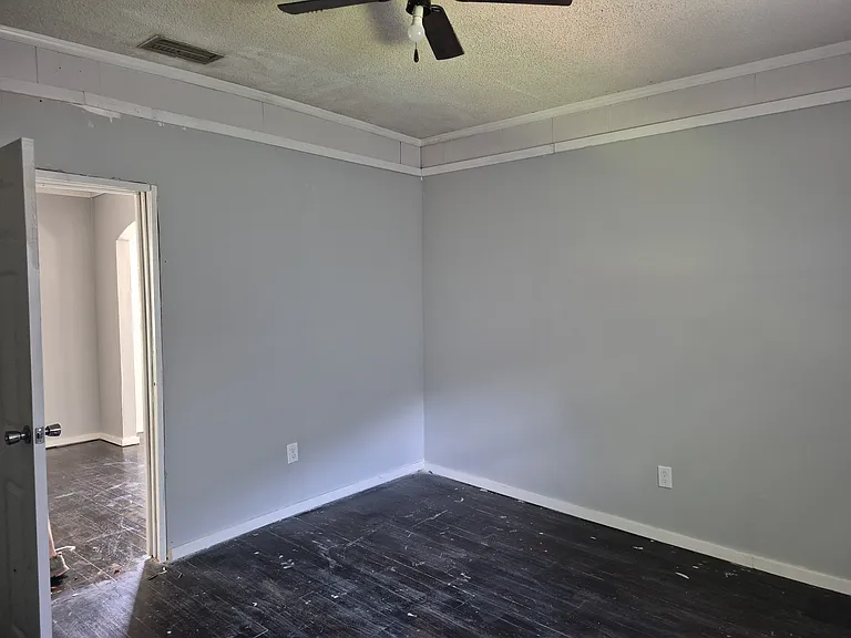 817 Avenue D — Photo 9