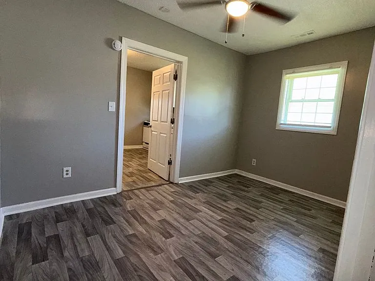 214 N King St — Photo 12