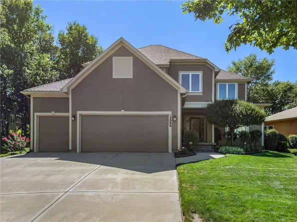 12080 S Sunray Dr, Olathe, KS 66061