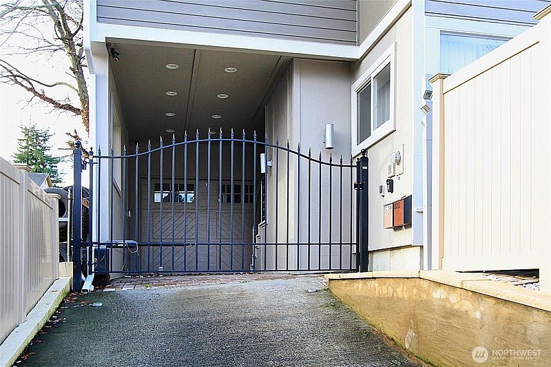 3rd image of 8011 Aurora Avenue N