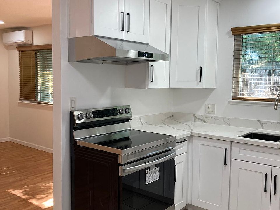 1st image of 760 Golden Oak Ct #1