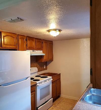 4th image of 2512 Troubador St
