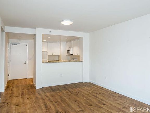 4th image of 250 King St Unit 650