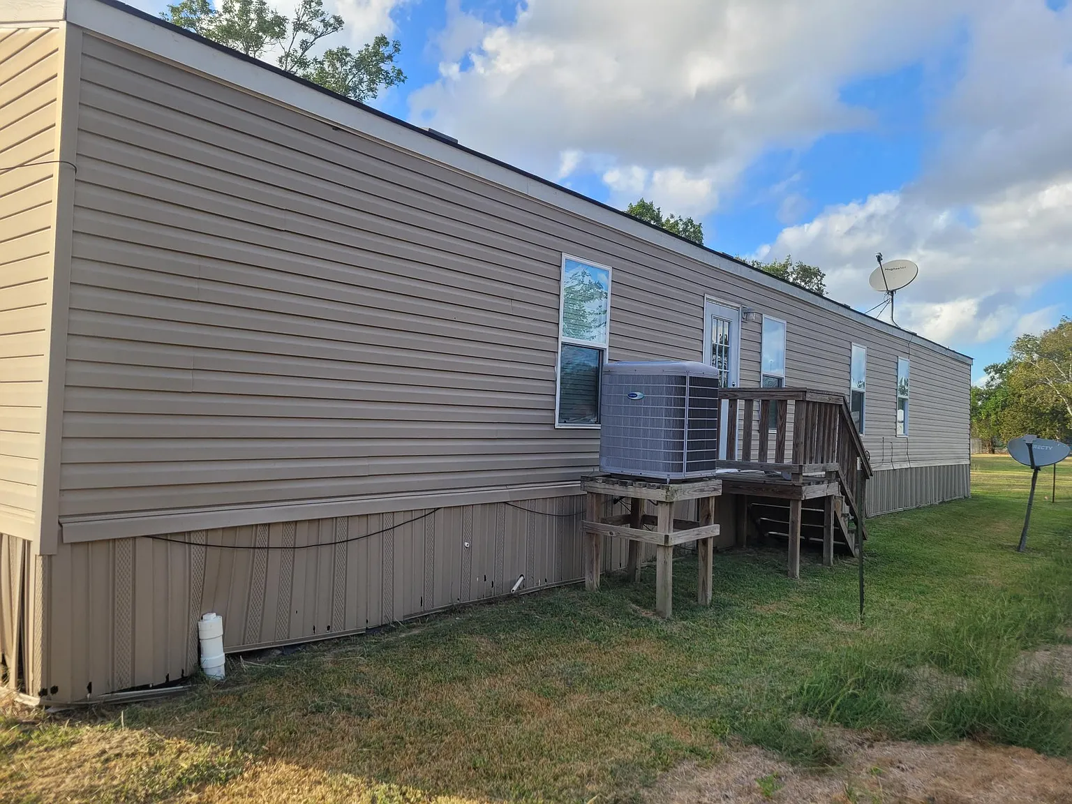 3 bed, 1080 sqft, $1,600 — Photo 2