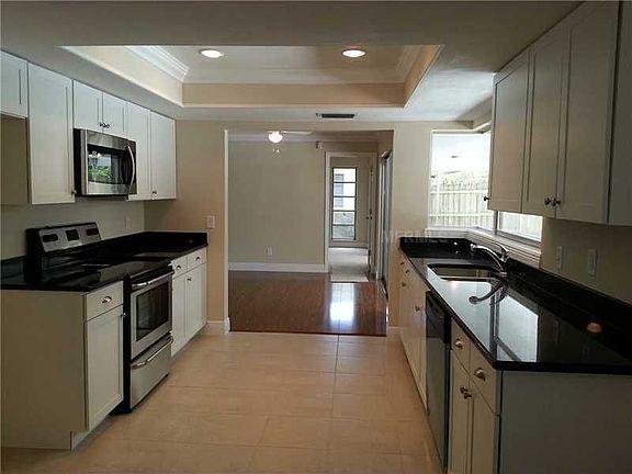 4th image of 1122 Casler Ave