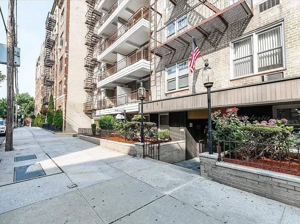 30-44 29th St #5K, Astoria, NY 11102