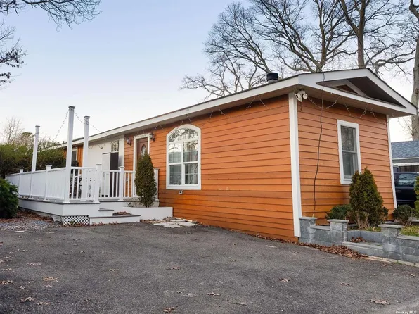 32 Bluebird Place, Riverhead, NY 11901