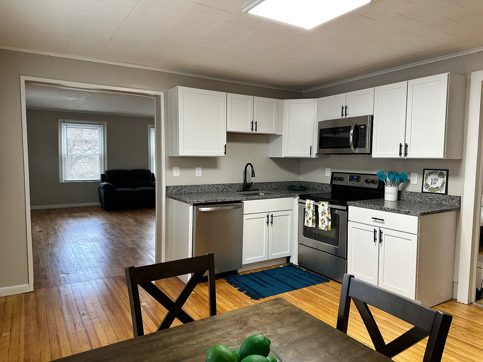 6 bed, 2920 sqft, $4,950 — Photo 4