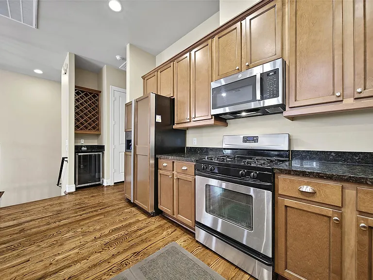 902 W 23rd St #B — Photo 13