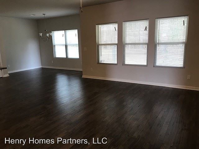 2nd image of 194 Daisy Cir