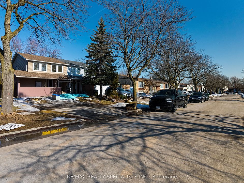 1st image of 6419 Chaumont Cres
