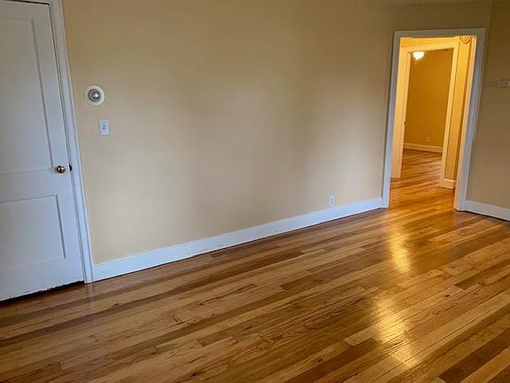 4th image of 636 Burnsford Ave