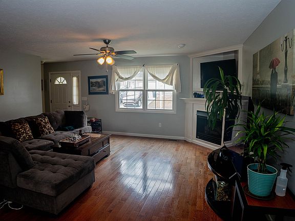 5th image of 114 Donna Ave