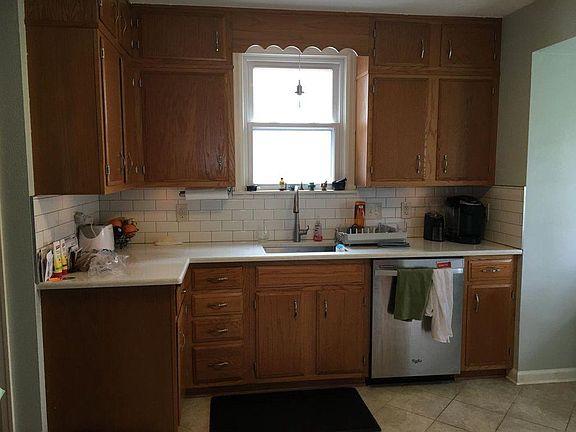 2nd image of 10421 W Hillside Ave