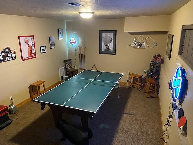 Game room with TV - Level 1