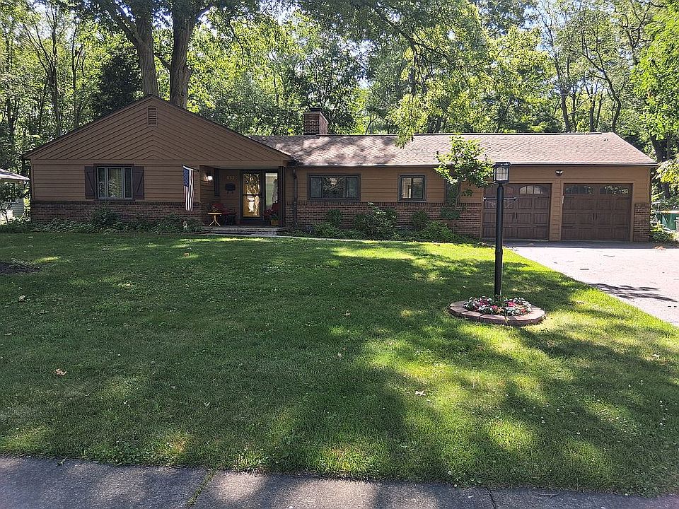 2nd image of 832 Corwin Rd