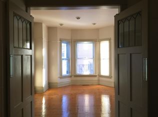 216 S Throop St, Woodstock, IL 60098