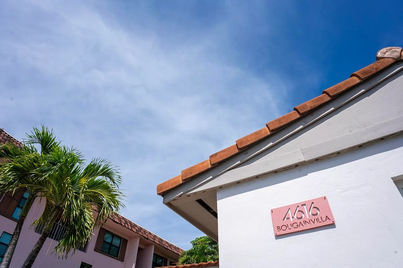 3 bed, 3.0 bath, 2074 sqft, $6,000 — Photo 3