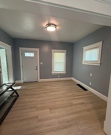 3rd image of 324 W Ainsworth Blvd
