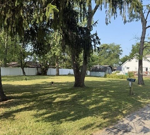 3rd image of 23747 Blackburn Rd