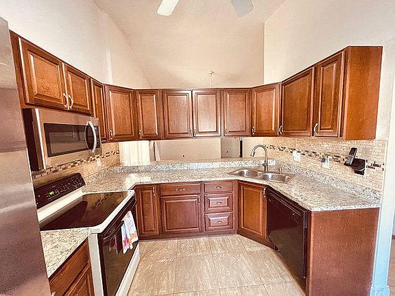 5th image of 3 Paxford Ln