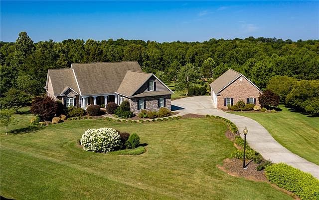1st image of 3131 Pinkie Ln