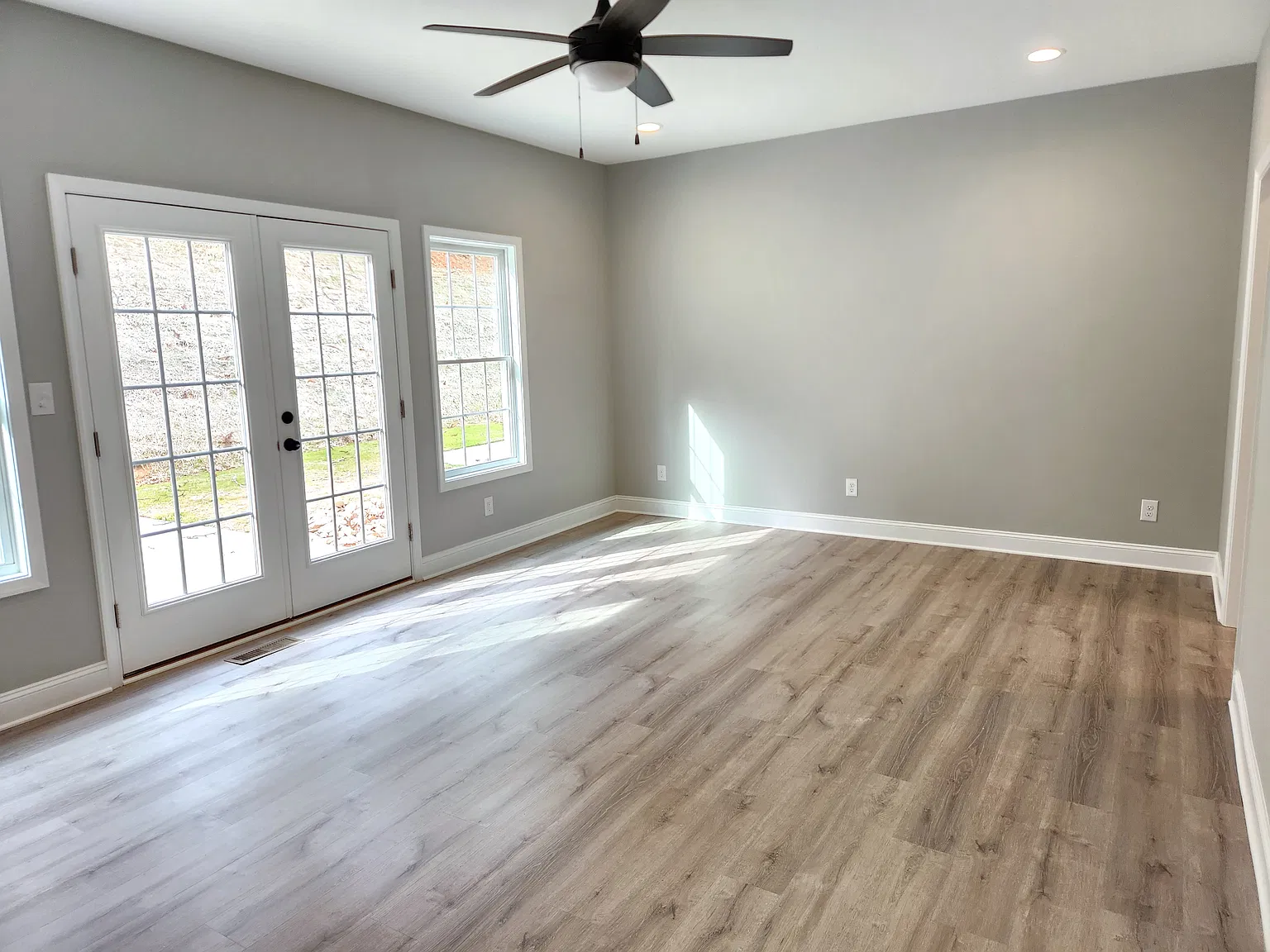 3 bed, 2.5 bath, 1568 sqft, $1,899 — Photo 3