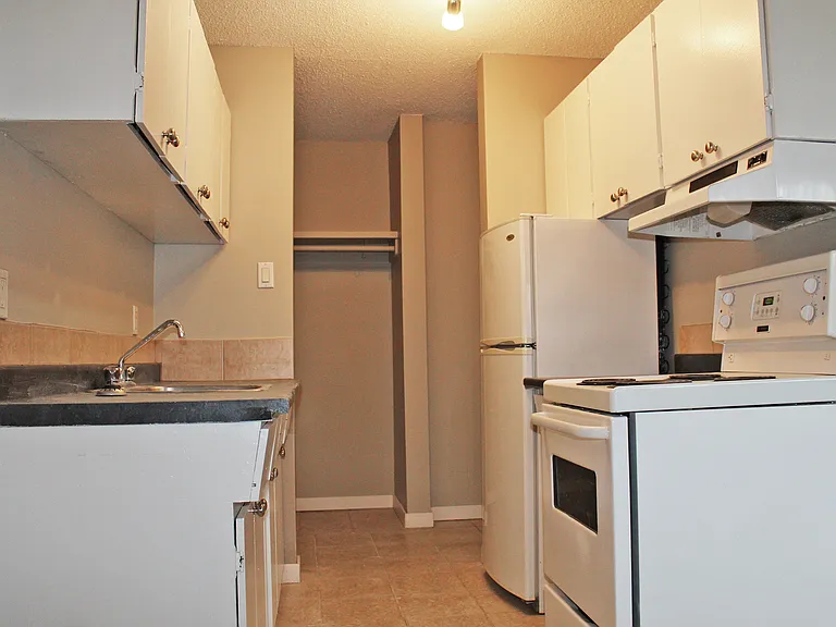 12207 82nd St NW — Photo 5