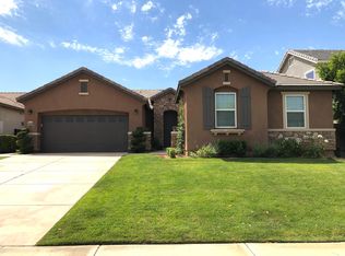 10701 Topiary Dr, Bakersfield, CA